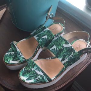 Banana leaf sandals